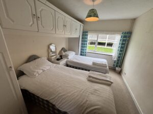 Chalet 3 3 Bedroom Rental The Poplars Cromer (5)