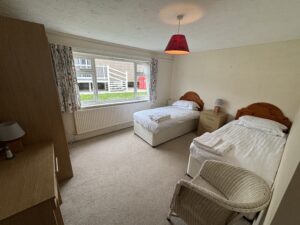 Chalet 3 3 Bedroom Rental The Poplars Cromer (8)